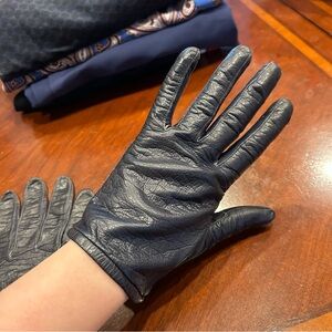 Real leather vintage gloves with pearl